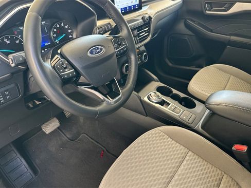 Used 2022 Ford Escape SE w/ SE Sport Appearance Package image 12