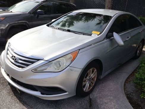 Used 2014 Hyundai Sonata GLS image 2