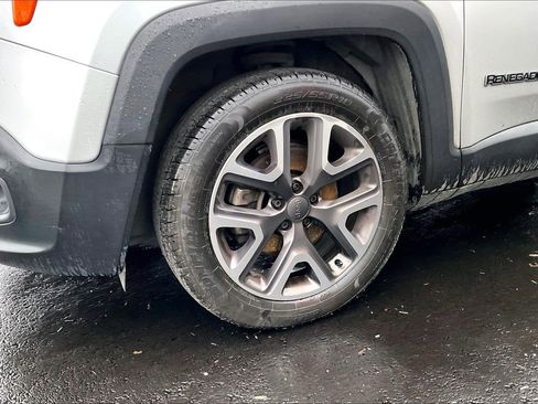 Used 2015 Jeep Renegade Latitude image 4