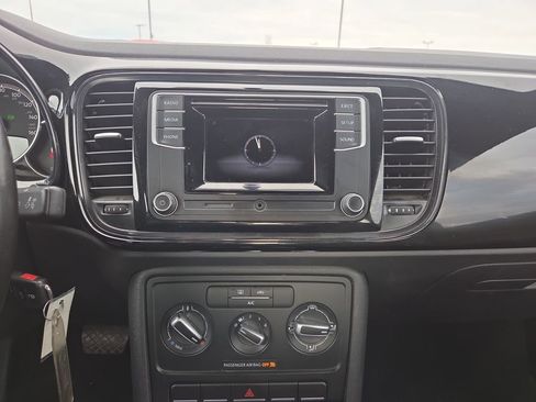 Used 2019 Volkswagen Beetle 2.0T image 17