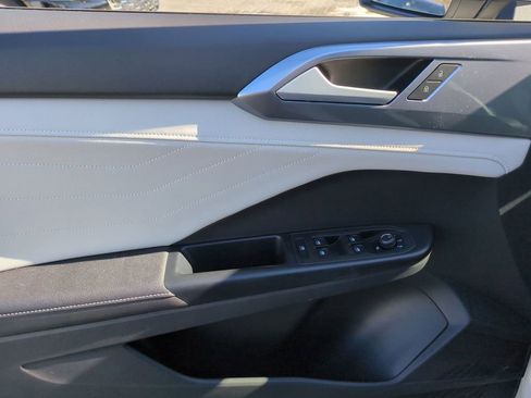 Used 2025 Volkswagen Taos SEL w/ Black Wheel Plus Package image 10