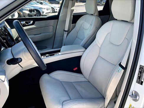 Used 2023 Volvo XC60 B5 Ultimate w/ Climate Package image 8