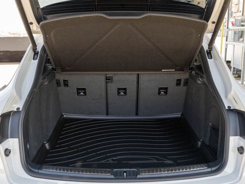 Certified 2026 Porsche Macan image 30