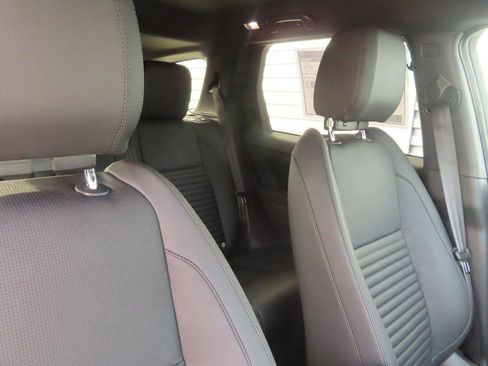 Used 2023 Land Rover Discovery Sport SE AWD/4WD image 4