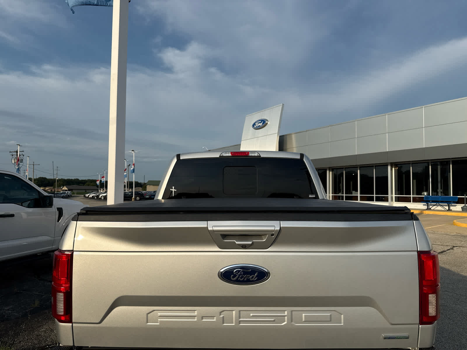 Used 2018 Ford F150 Lariat w/ Equipment Group 502A Luxury AWD/4WD image 5