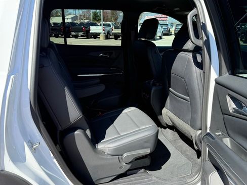 Used 2025 Chevrolet Traverse LT image 15