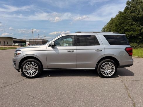 Used 2024 Ford Expedition Limited RWD image 4