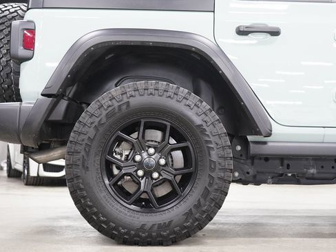 Used 2024 Jeep Wrangler Unlimited AWD/4WD image 37