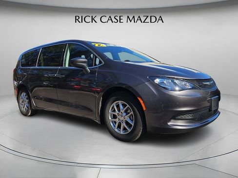 Used 2023 Chrysler Voyager LX image 9