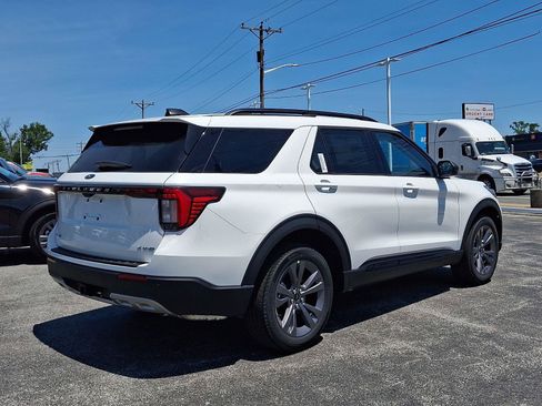 New 2026 Ford Explorer Active w/ Active Comfort Package AWD/4WD image 4