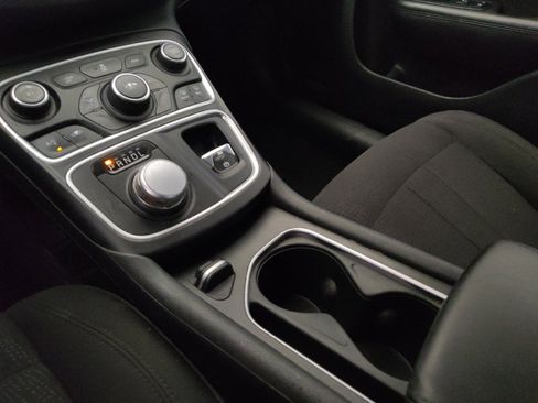 Used 2015 Chrysler 200 Limited FWD image 26