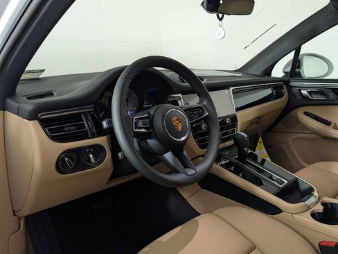 New 2026 Porsche Macan image 4