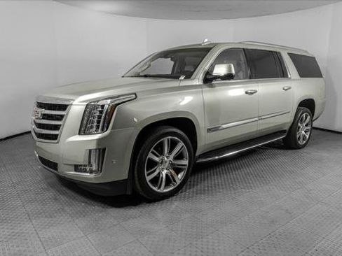 Used 2017 Cadillac Escalade ESV Luxury image 2