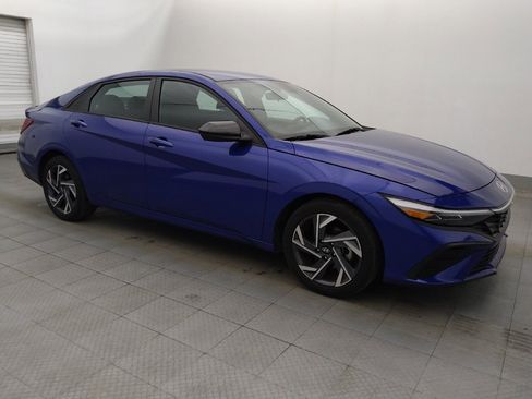 Used 2025 Hyundai Elantra Sport FWD image 11
