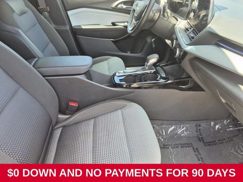Used 2025 Chevrolet Trax LT w/ LT Convenience Package FWD image 28