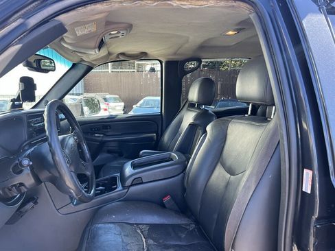 Used 2004 Chevrolet Silverado 3500 4x4 Crew Cab w/ Heavy-Duty Power Package image 9