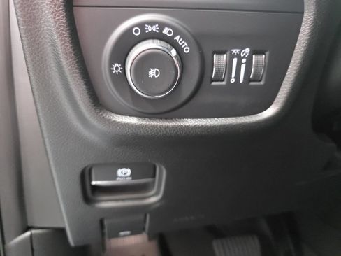 Used 2024 Jeep Grand Cherokee Limited w/ Black Appearance Package AWD/4WD image 31