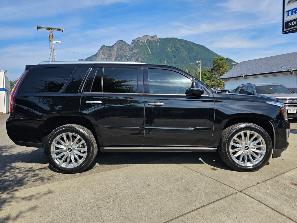 Used 2020 Cadillac Escalade Premium Luxury w/ Escalade Sport Edition AWD/4WD image 4