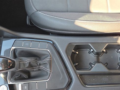 Used 2024 Volkswagen Taos SE image 33