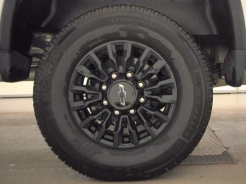 Used 2025 Chevrolet Silverado 2500 W/T AWD/4WD image 19