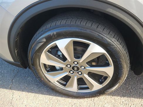 Used 2024 Ford Escape Platinum image 19