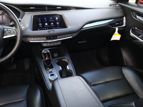 Used 2023 Cadillac XT4 Luxury w/ Cold Weather Package FWD image 17