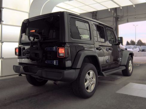 Used 2018 Jeep Wrangler Unlimited Sport S AWD/4WD image 4