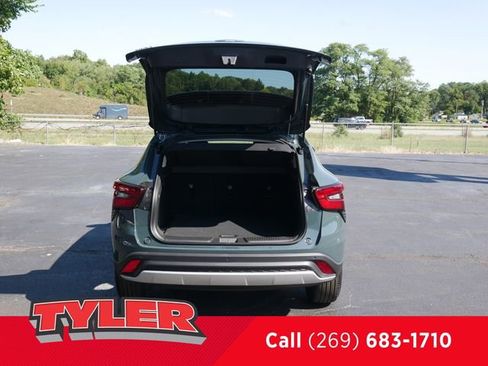 New 2025 Chevrolet Trax LT w/ Driver Confidence Package image 17