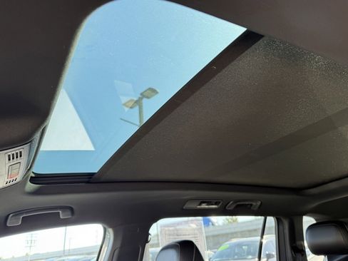 Used 2022 Volkswagen Tiguan SE R-Line image 18