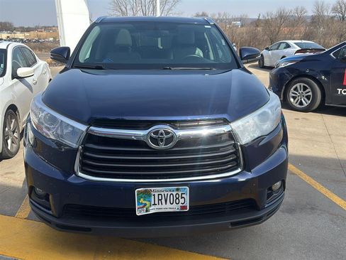 Used 2016 Toyota Highlander XLE image 3