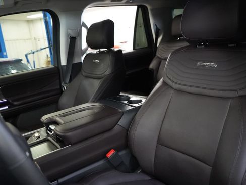 New 2025 Ford Expedition Platinum w/ Platinum Ultimate Package AWD/4WD image 17