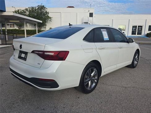 Used 2023 Volkswagen Jetta SE w/ Panoramic Sunroof Package FWD image 3