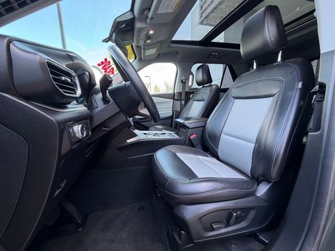 Used 2022 Ford Explorer XLT w/ Equipment Group 202A image 29