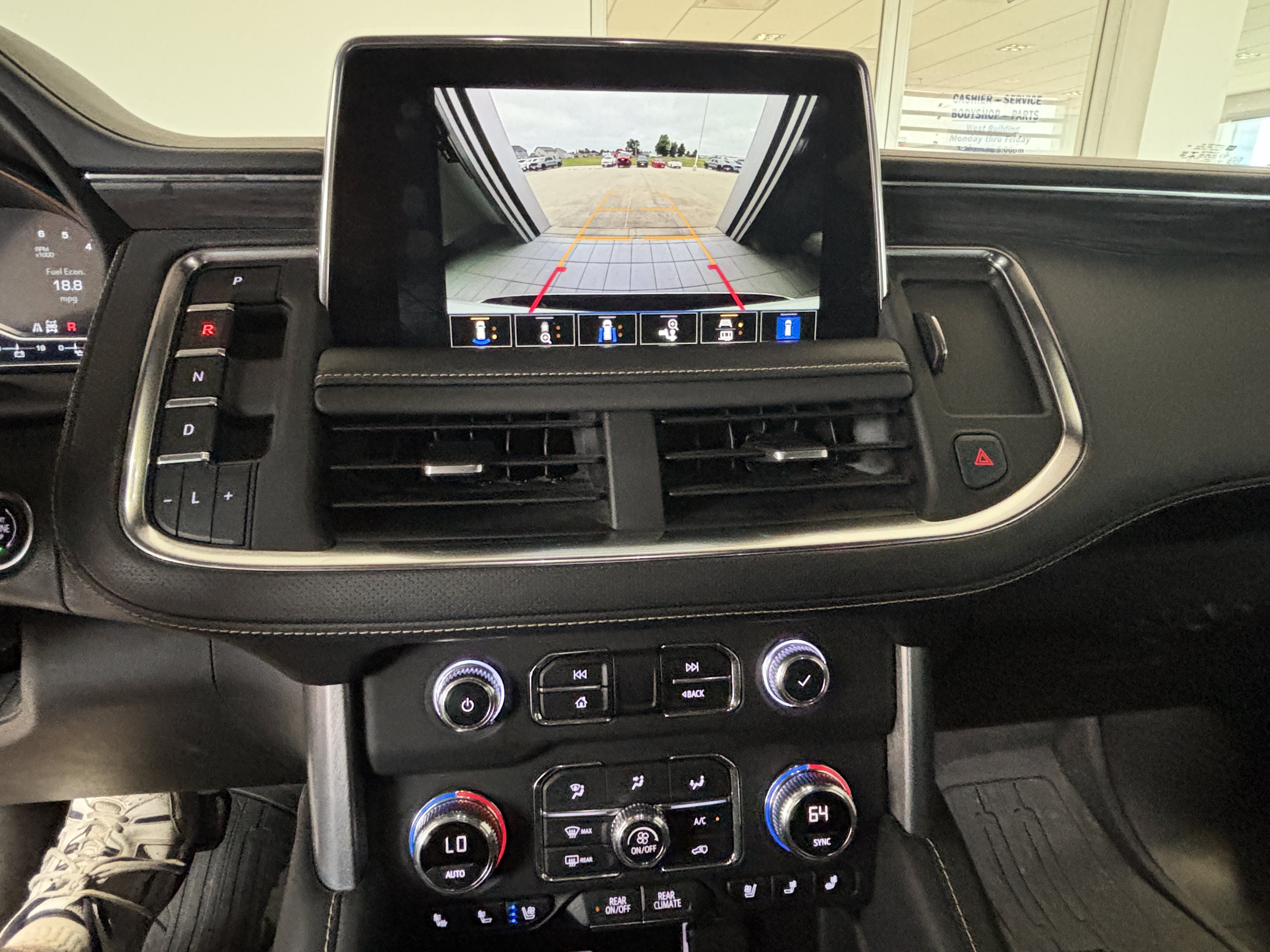 Used 2022 GMC Yukon SLT w/ SLT Premium Package AWD/4WD image 15