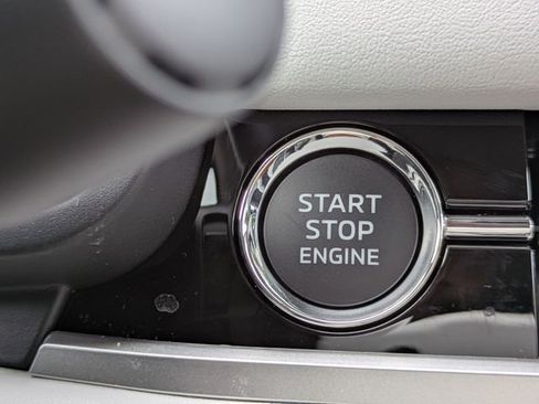 New 2025 Mitsubishi Outlander SE image 33