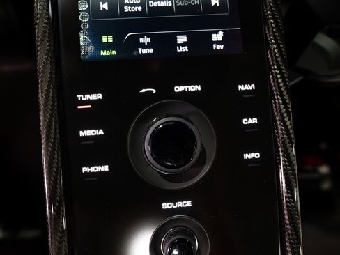 Used 2015 Porsche 918 Spyder image 29