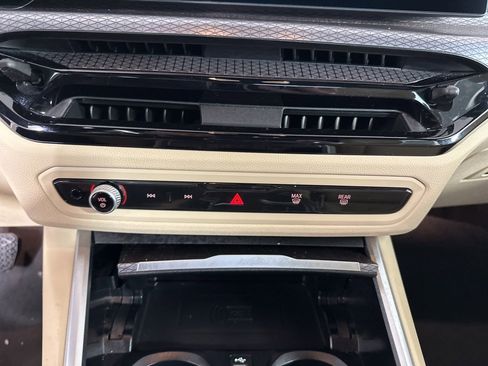 Used 2025 BMW 330i Sedan w/ Convenience Package image 20