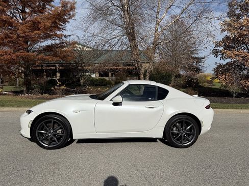 Used 2019 MAZDA MX-5 Miata RF Grand Touring image 2
