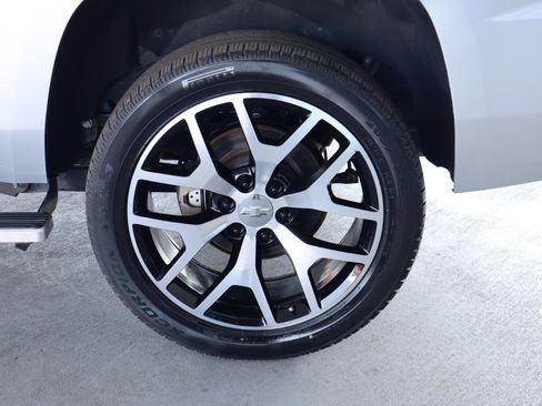 Used 2016 Chevrolet Tahoe LT w/ LT Signature Package RWD image 11