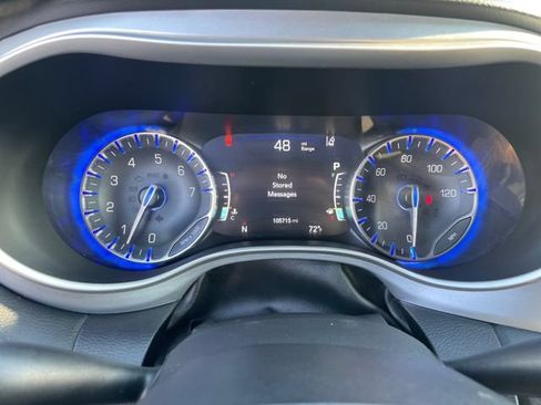 Used 2020 Chrysler Pacifica Touring-L Plus FWD image 9