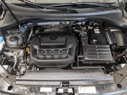 Used 2024 Volkswagen Tiguan SE FWD image 3
