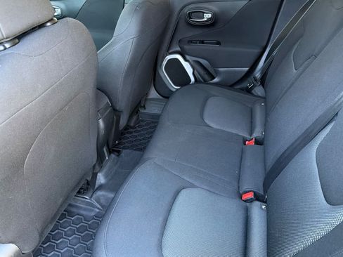 Used 2019 Jeep Renegade Sport w/ Sport Appearance Group AWD/4WD image 4