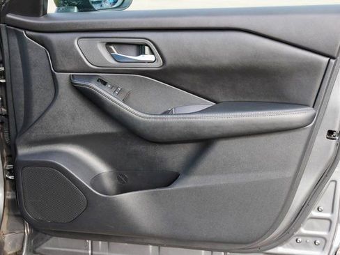 Used 2024 Nissan Rogue SV image 14