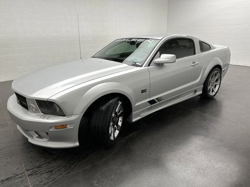 Used 2006 Ford Mustang GT image 3