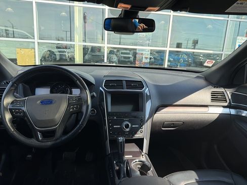 Used 2017 Ford Explorer Limited w/ Equipment Group 301A image 5