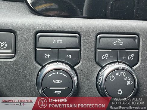 Used 2024 GMC Sierra 1500 SLE image 12