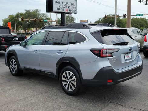 Used 2025 Subaru Outback Premium AWD/4WD image 4