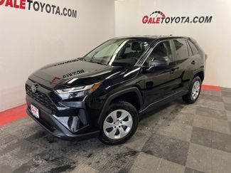 Used 2023 Toyota RAV4 LE video 1