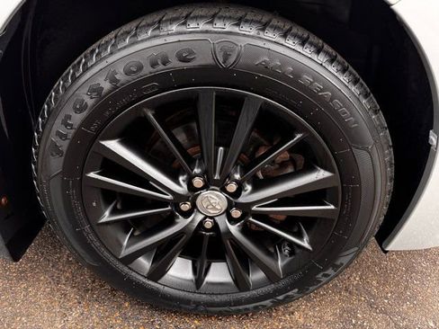 Used 2014 Toyota Corolla LE image 32