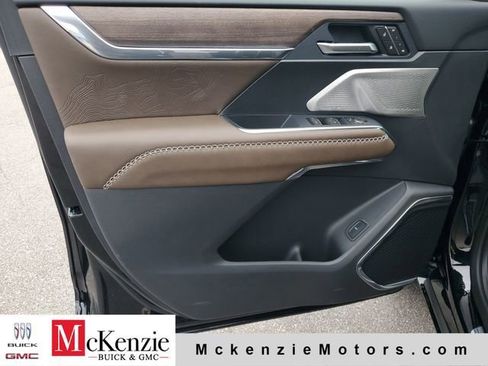 New 2026 GMC Acadia Denali Ultimate w/ LPO, All-Weather Package AWD/4WD image 8